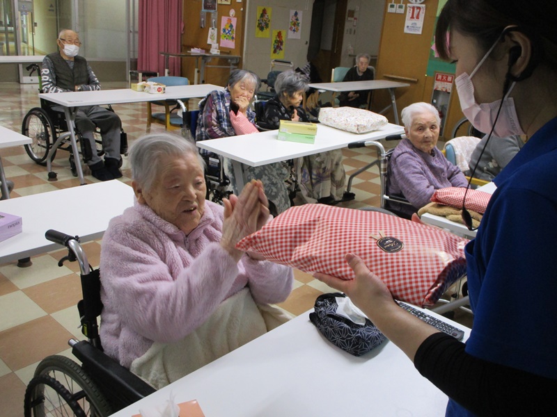 プレゼント進呈の様子