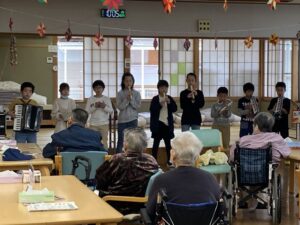 宮野小学校４年生９名が交流会のため、いちょうの里に来所しました。