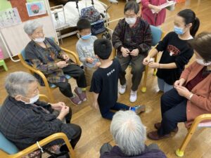 宮野小学校４年生９名が交流会のため、いちょうの里に来所しました。