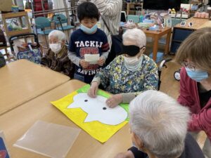 宮野小学校４年生９名が交流会のため、いちょうの里に来所しました。