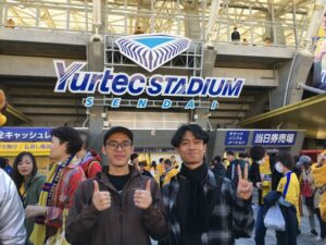 サッダムさんとランガさんがサッカー観戦