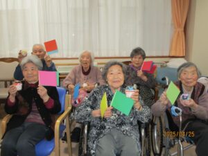 ボウリング大会に参加する高齢者その4