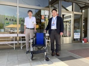 ５月２０日、『安心サポートＣａｎｅ（ケイン）くりはら』から車椅子１台の寄贈をいただきました。