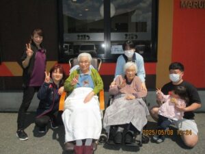 「まるまつ」で食事２