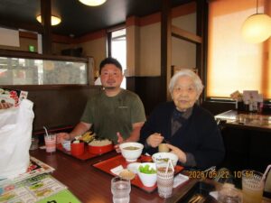 「まるまつ」で食事8