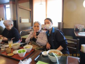 「まるまつ」で食事9