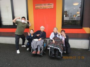 「まるまつ」で食事３