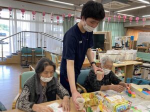 宮城県立支援学校小牛田学園2年生が、5月21日~6月10日までデイサービスで介護実習を行いました。