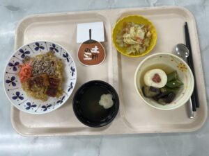 ７月１７日、『土用の丑の日』膳を利用者に提供しました。