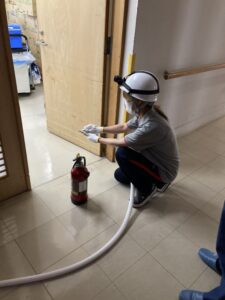 ７月８日、消防訓練を実施しました。当日は栗原消防署担当官３名が来所され、利用者の避難状況等に関して指導をいただきました。