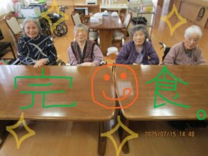 集合写真に写る高齢者