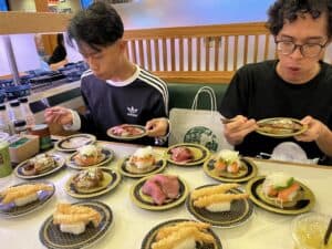 もうすぐ９月を迎えますが、残暑はまだまだ続きそうです。
栄養と睡眠を十分にとって、残暑に負けないようにしましょう。