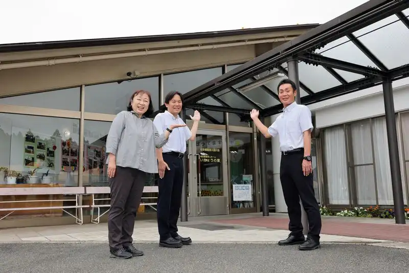 0V9A8896 気軽に相談をとアピールするスタッフ