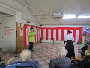 職員出し物(サッカー部、弓道部コスプレ)