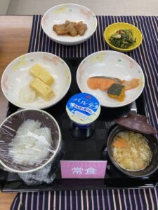 １１月１３日、クックチルの試食会を開催し、理事長等からは高い評価が得られました。