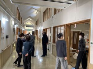 １１月１４日、民生委員７名の方々が、いちょうの里を視察しました。