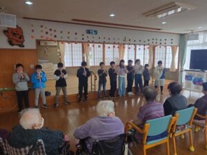 12月4日(木)宮野小学校といちょうの里交流会が行われました①