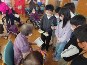12月4日(木)宮野小学校といちょうの里交流会が行われました②