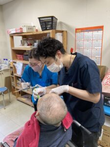 高齢者の口腔ケアは重要であり、特養利用者に対しては、２週間に１回程度、近藤歯科の訪問診療を受けています。