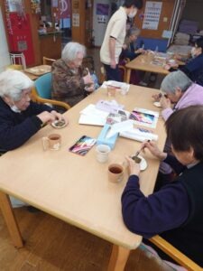 デイサービスで桜もち作りを行い、おいしく頂きました