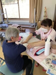 ３月９日、八幡地区住民に対して、デイサービスのＰＲ活動を行いました。