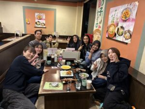 特養・マジド介護士と鈴木桜介護士の誕生祝いを開催しました。