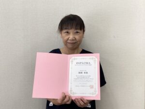 デイサービスセンター・岡崎准看護師（機能訓練指導員）が、フットケアセラピストの資格を取得しました。